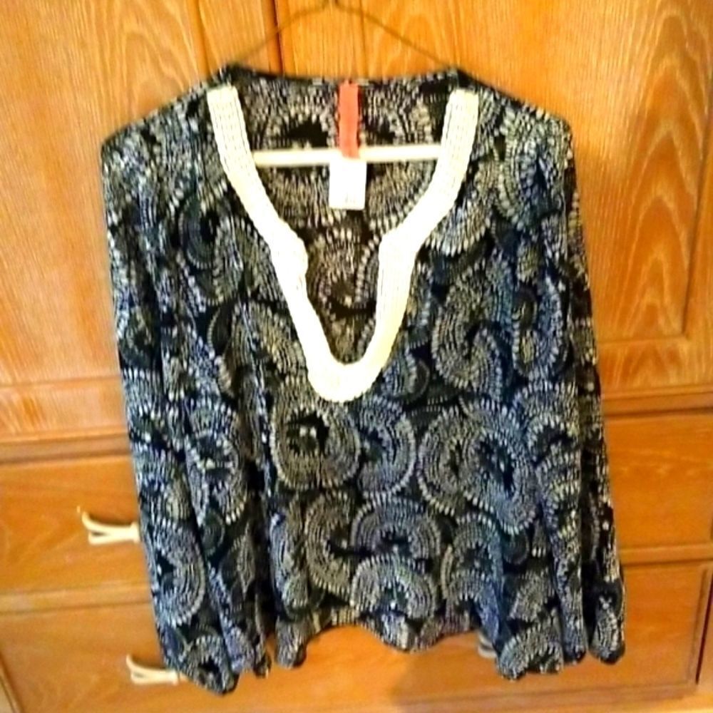 BEAUTIFUL TOP!!! FITS MEDIUM!!! PURCHASE ON UPSCALE BOUTIQUE IN DALLAS!!!